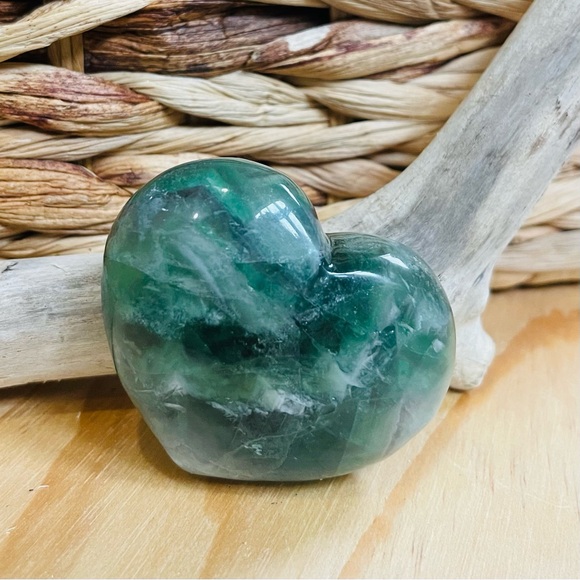 Fluorite heart - Picture 3 of 8